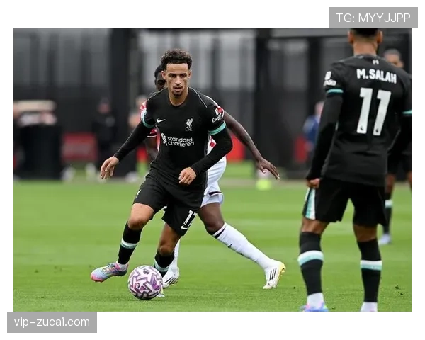 维尔茨热身意外伤缺,琼斯临危受命顶替首发表现中规中矩 维尔茨热身意外伤缺,琼斯临危受命顶替首发表现中规中矩